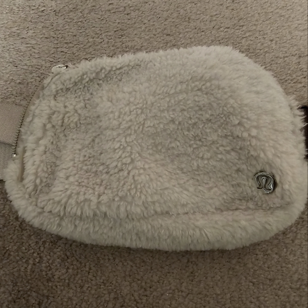 Lululemon Sherpa Everywhere Fleece Belt Bag In Natural Ivory/Trench